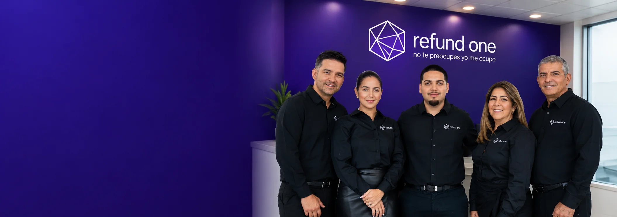 El equipo de Refund One en la oficina